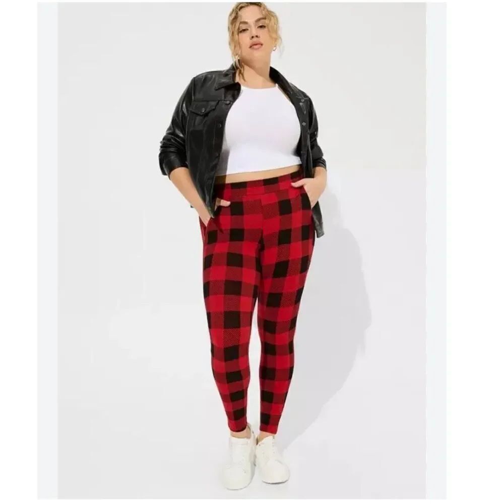 Torrid 1X Red Black Plaid Legging w/ Pockets. (H1)